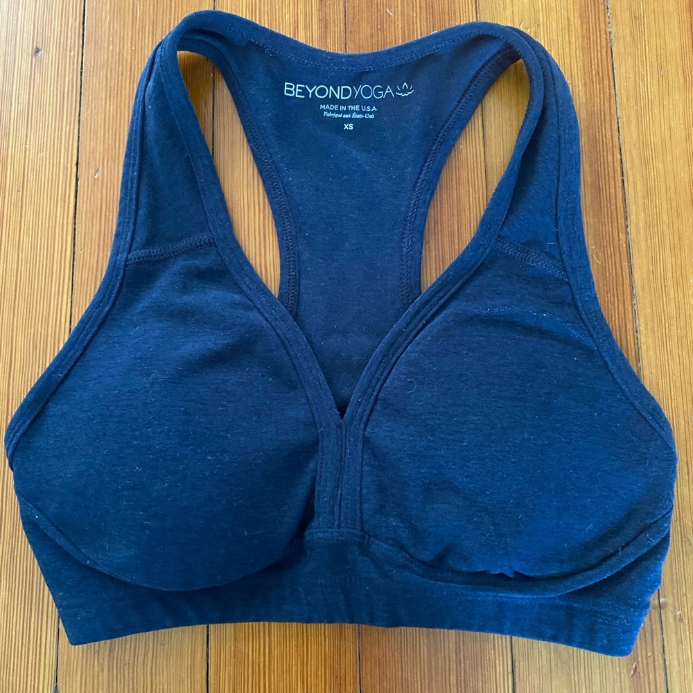 Beyond Yoga sports bra size xs